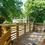 Park Carriage House Rest & Explore With Hollyhock