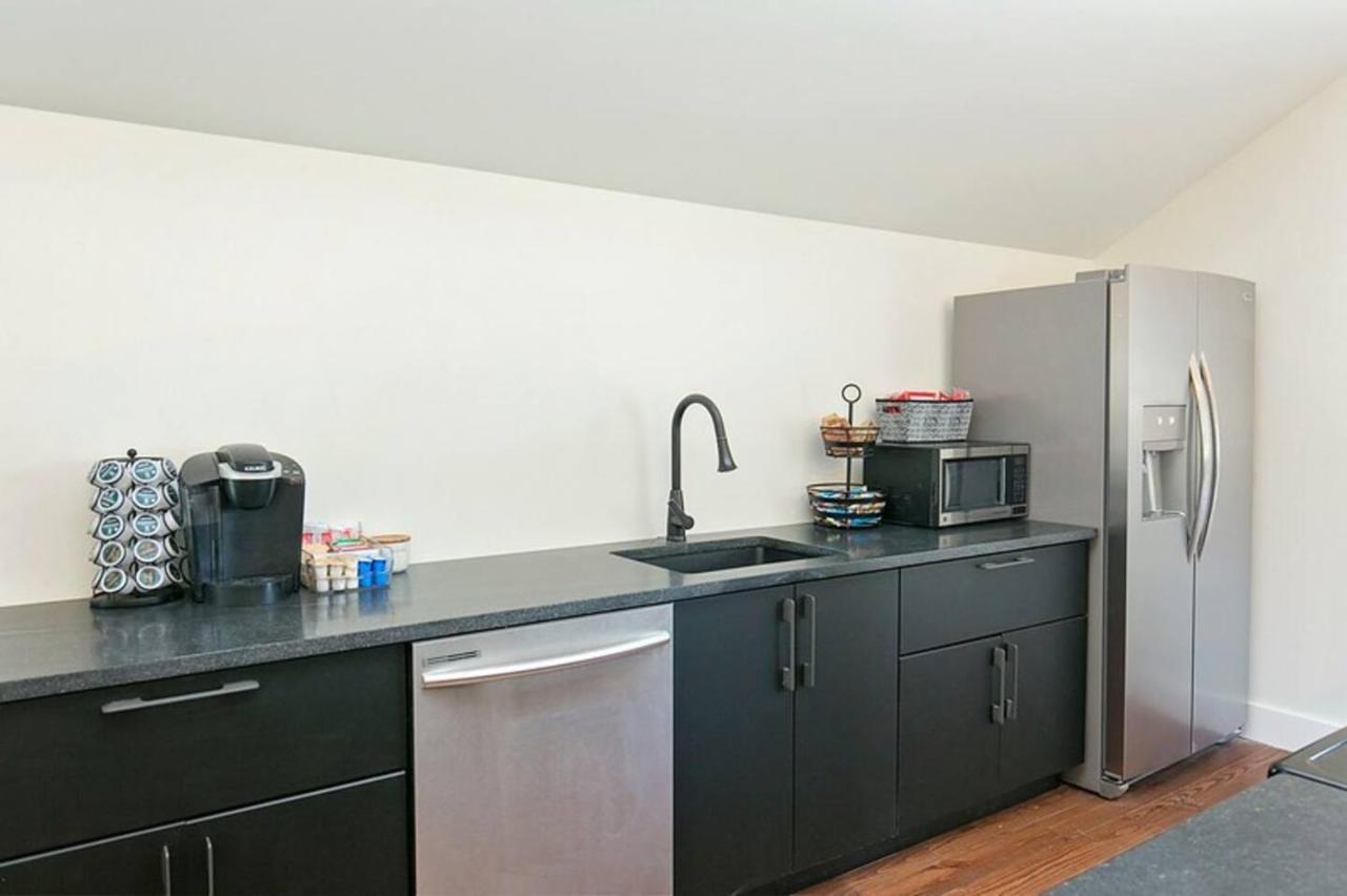 Park Carriage House Rest & Explore With Hollyhock Holiday home