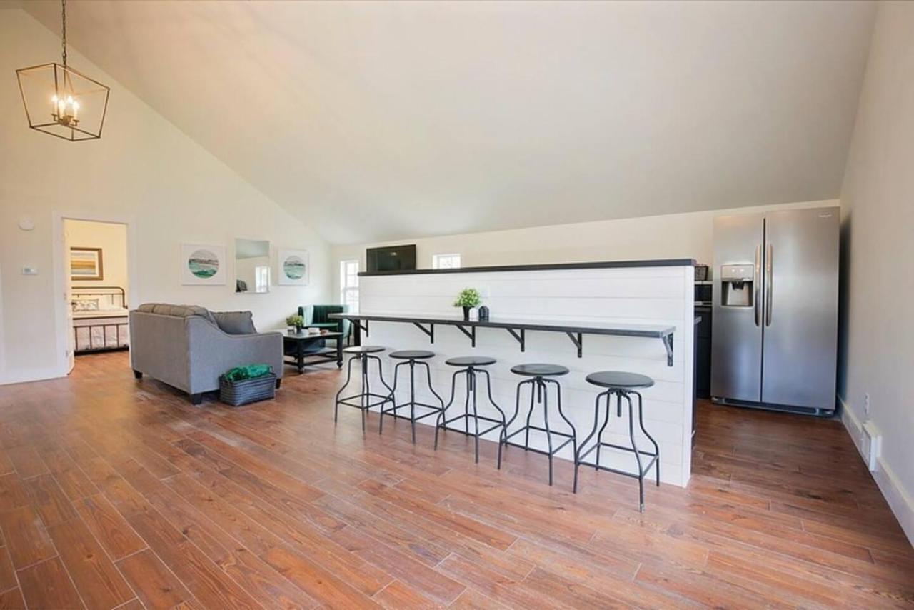 Park Carriage House Rest & Explore With Hollyhock Holiday home