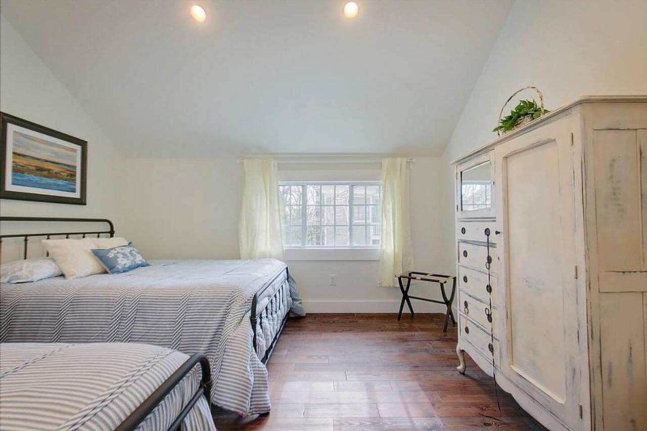 Park Carriage House Rest & Explore With Hollyhock *