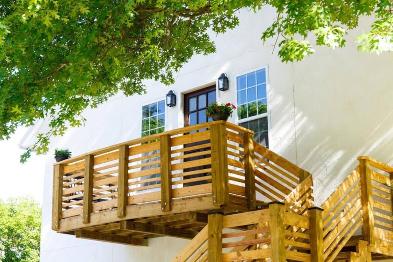 Park Carriage House Rest & Explore With Hollyhock Holiday home