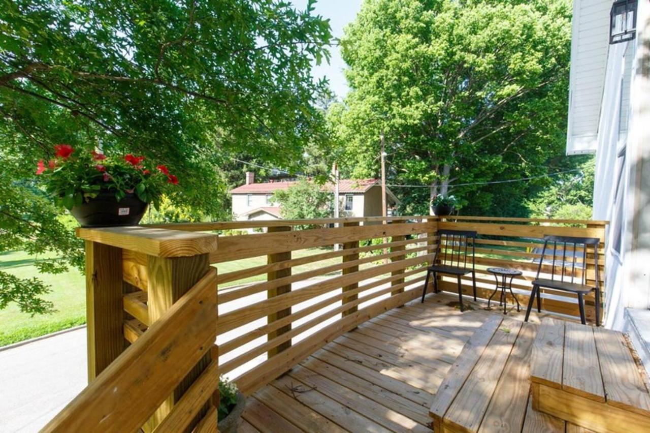 Park Carriage House Rest & Explore With Hollyhock Holiday home *